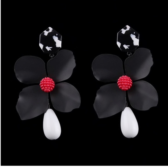 NORI FLORAL BLOSSOM EARRINGS NWT - Picture 1 of 2